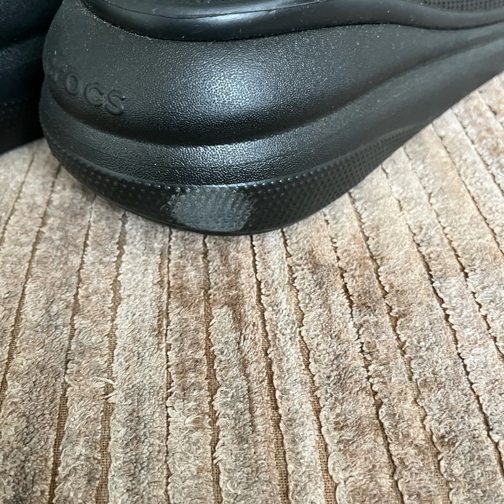 Platform Crocs black